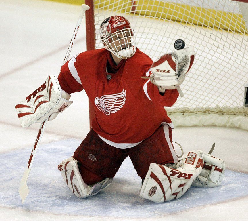 Red_Wings_Hasek_Retires_Hockey_NY154.jpg