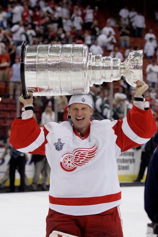 Red_Wings_Hasek_Retires_Hockey_NY155.jpg