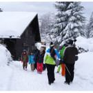 Wintersportler Genießen Neuschnee am Bödele