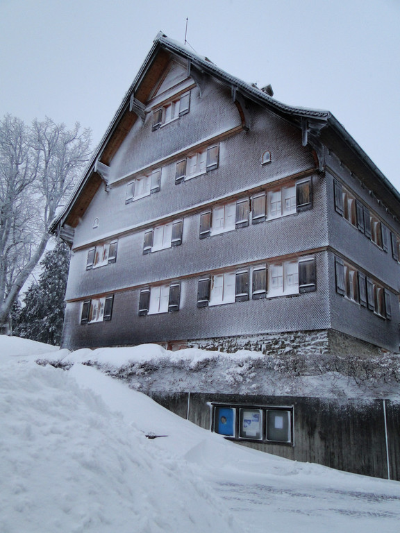 SchneeFassadenDorf-08.JPG