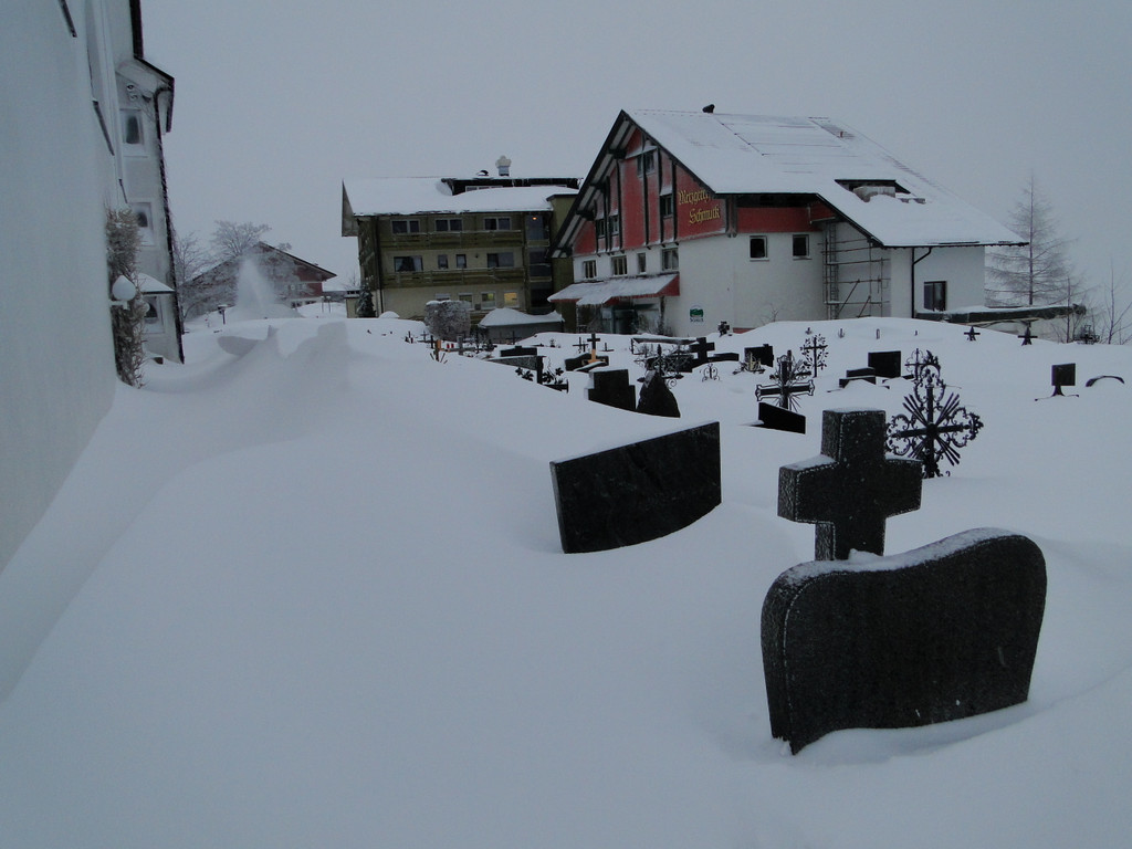 SchneeFassadenDorf-09.JPG