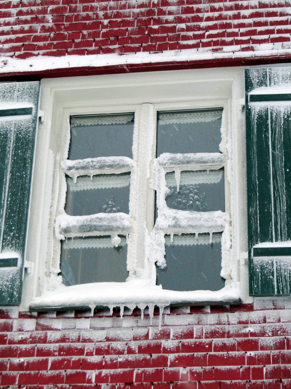 SchneeFassadenDorf-13.JPG