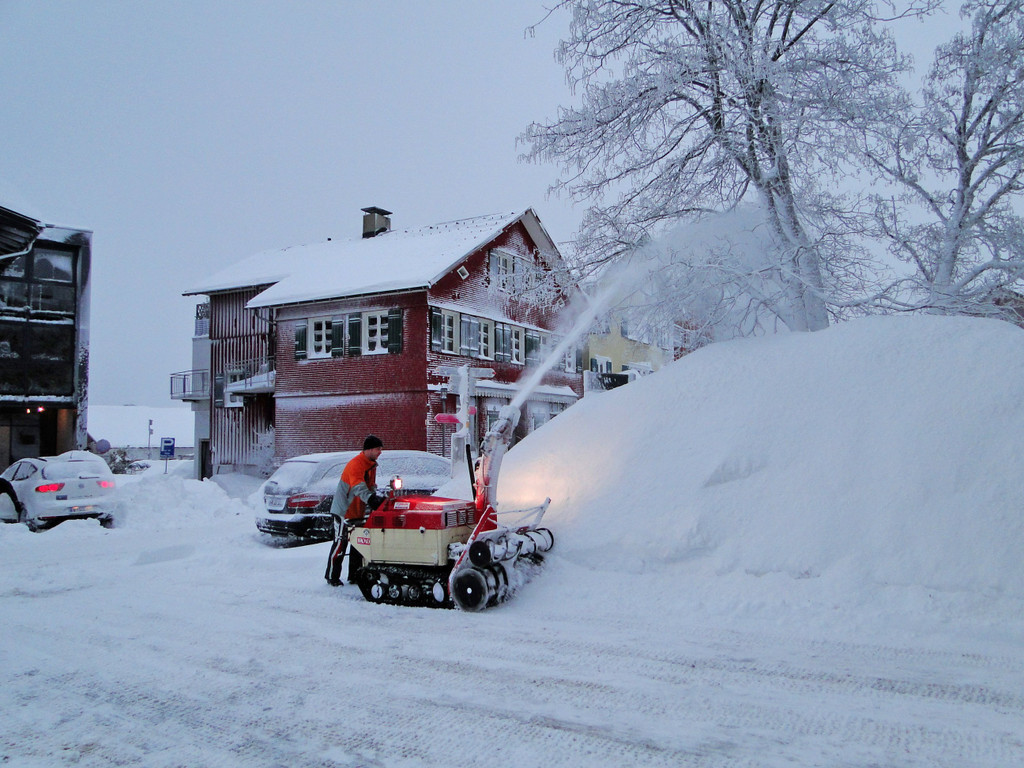 SchneeFassadenDorf-07.JPG