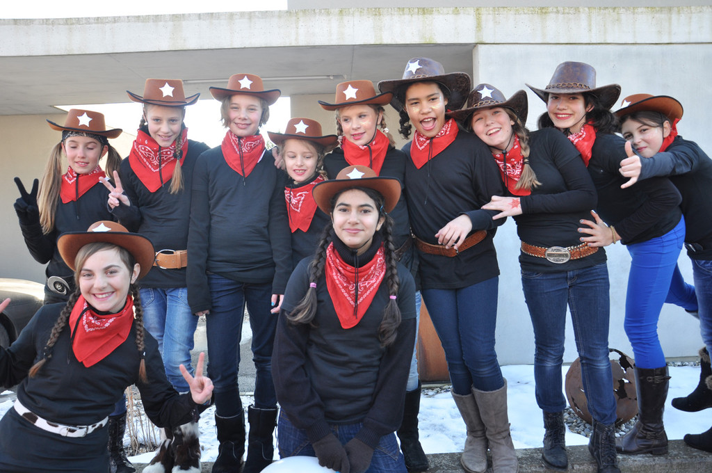 cowgirls_jpg-1329588644