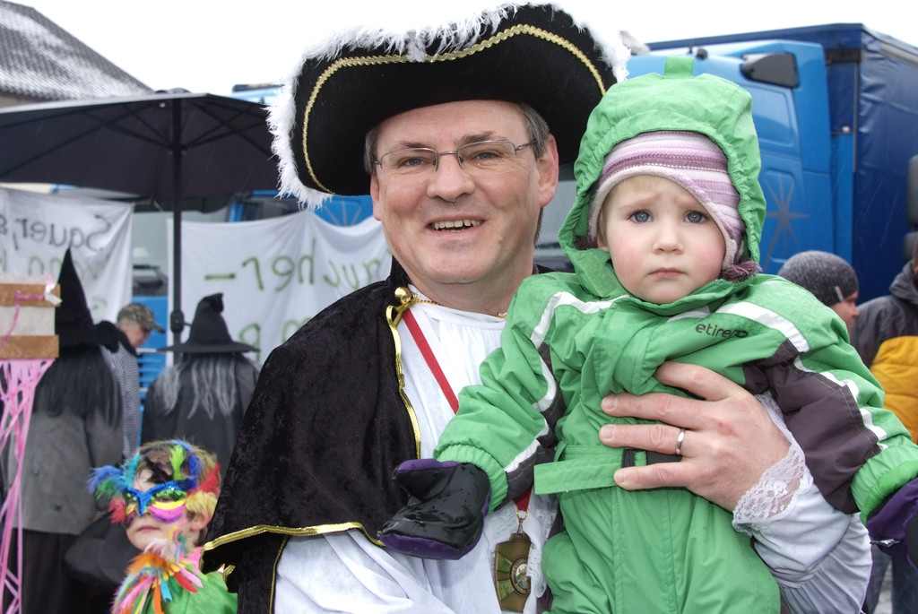 Gemeindeprinz mit Tochter _2_.JPG