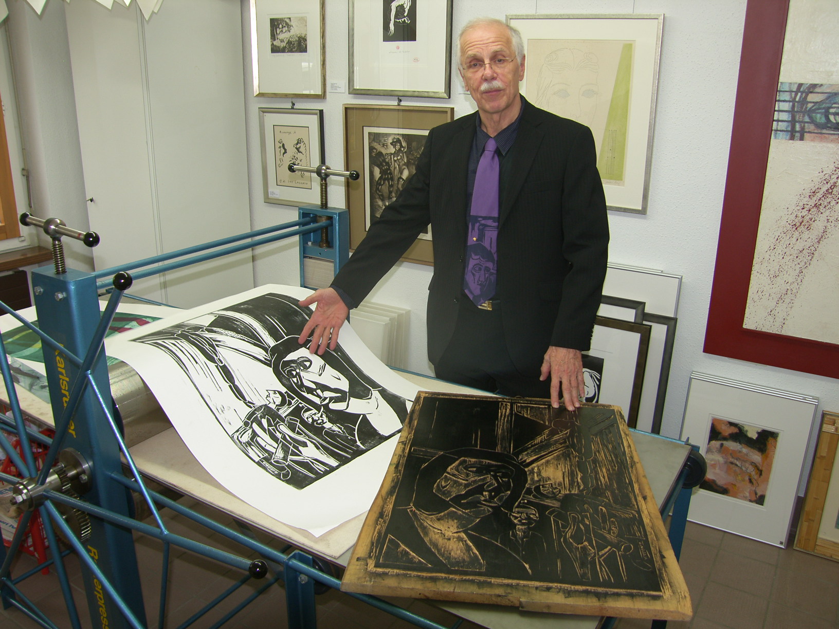 SH104573_JPG-1329729820