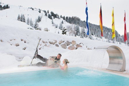 Urslauerhof_Ski_am_Pool.jpg