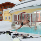 Urslauerhof_von_der_Piste_ins_Pool.jpg