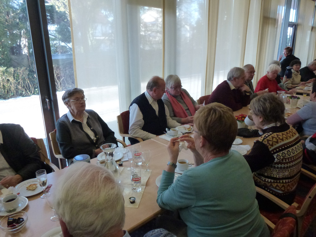 Willk_Neumitglieder bei Kaffee und Krapfen_JPG-1330282364