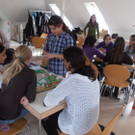 Kinder gestalten den "zauberhaften Märchenfrühling"