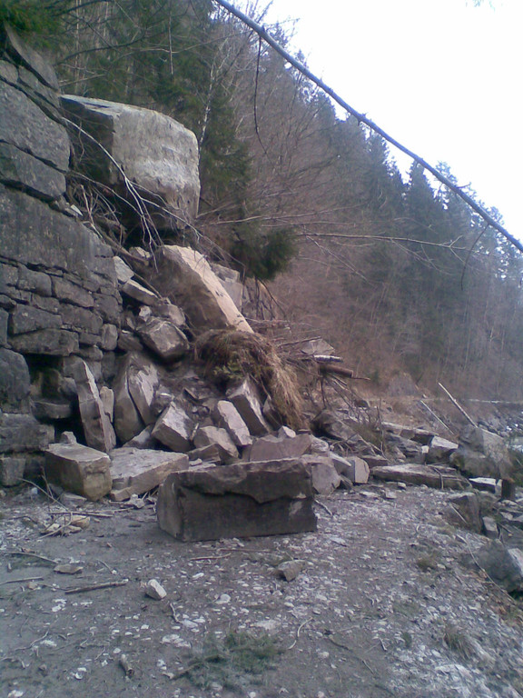 2012-03_Steinschlag Langenegg-Kraftwerk.jpg