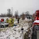 Frau landet mit Pkw in Graben