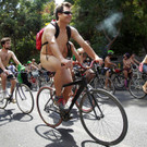 Nackte radeln weltweit für mehr Rechte