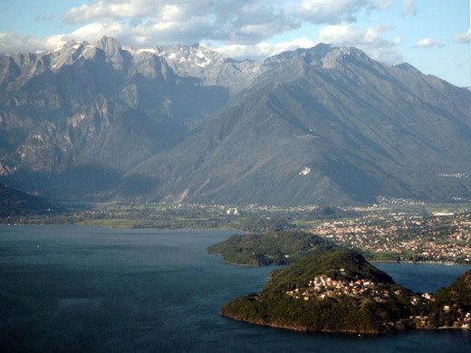 Blick __ber den Comer See hin__ber ins Tessin vom Gipfel des Monte Legnone_jpg-1331749413