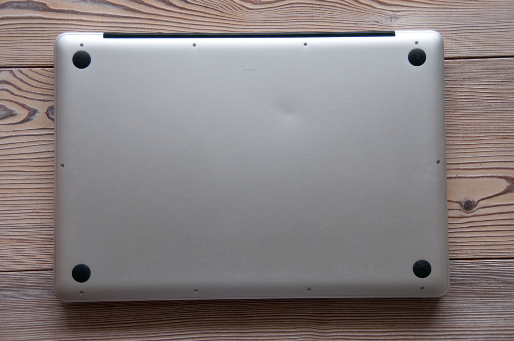 macbook_bottom_jpg-1332097161
