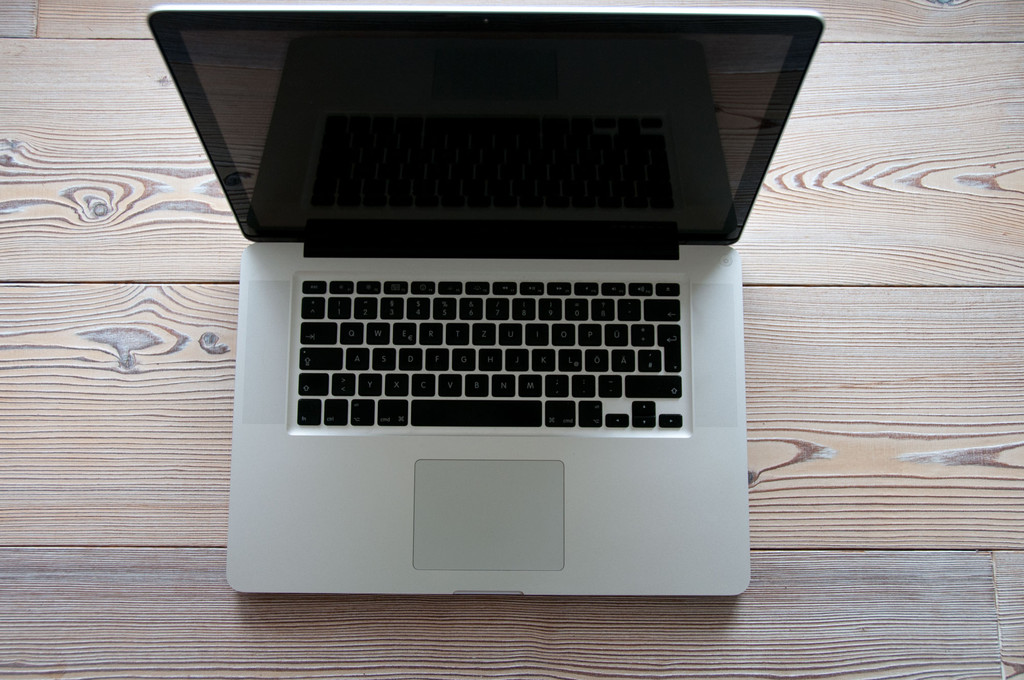 macbook_open_jpg-1332097167