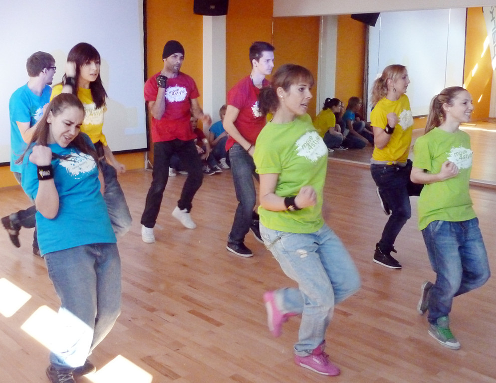 Move2a_jpg-1332100335