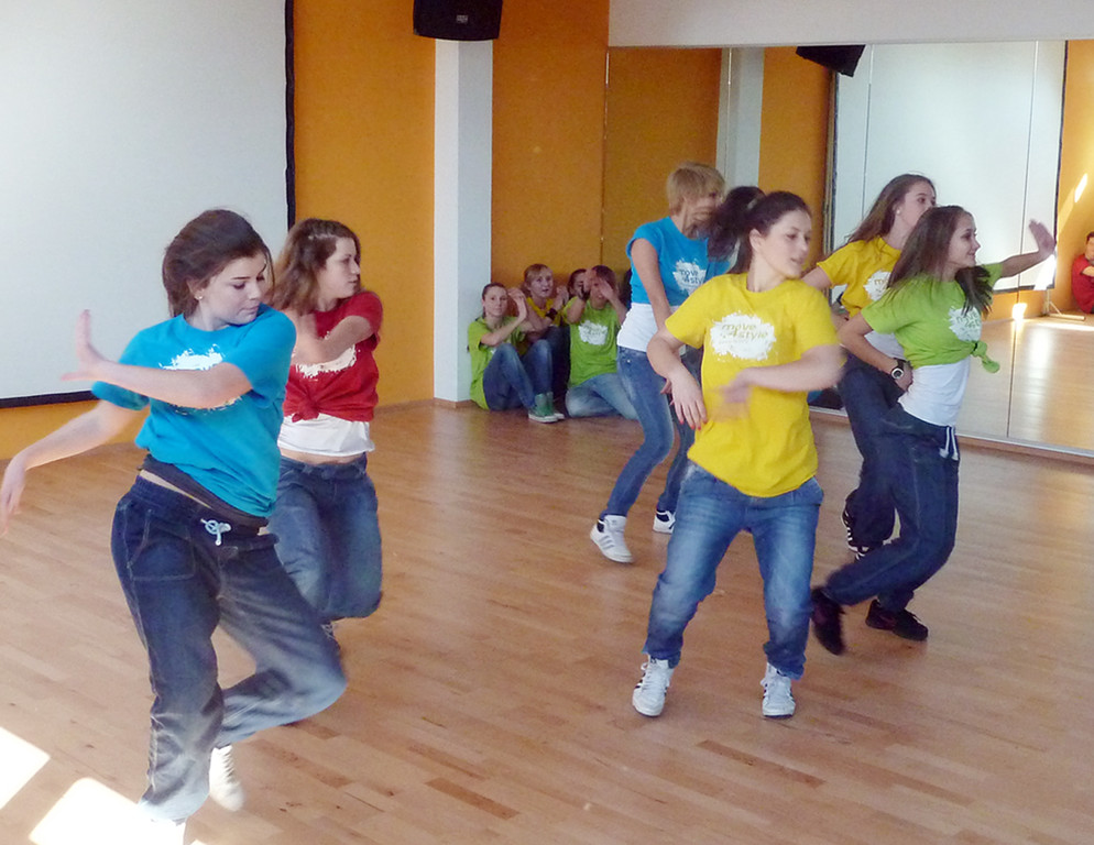 Move2c_jpg-1332100356
