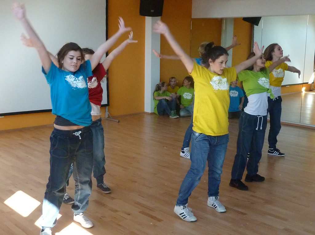 Move2d_jpg-1332100366