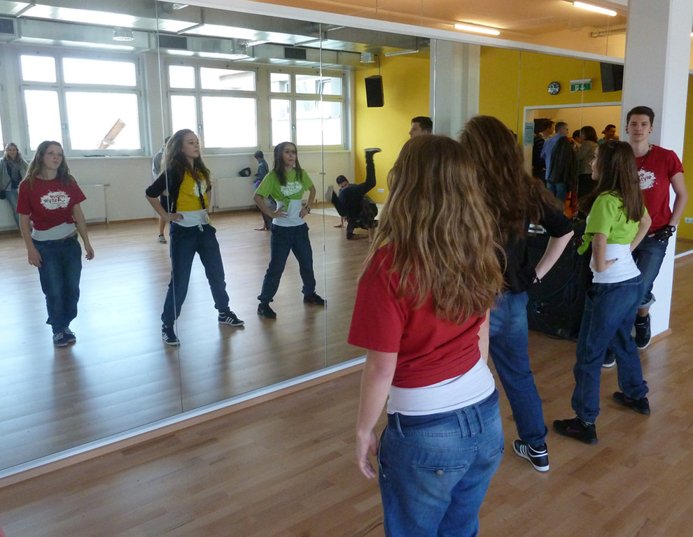 Move17_jpg-1332100581