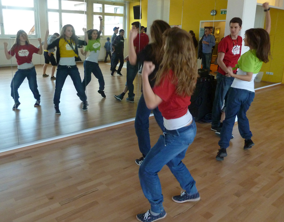 Move17a_jpg-1332100593