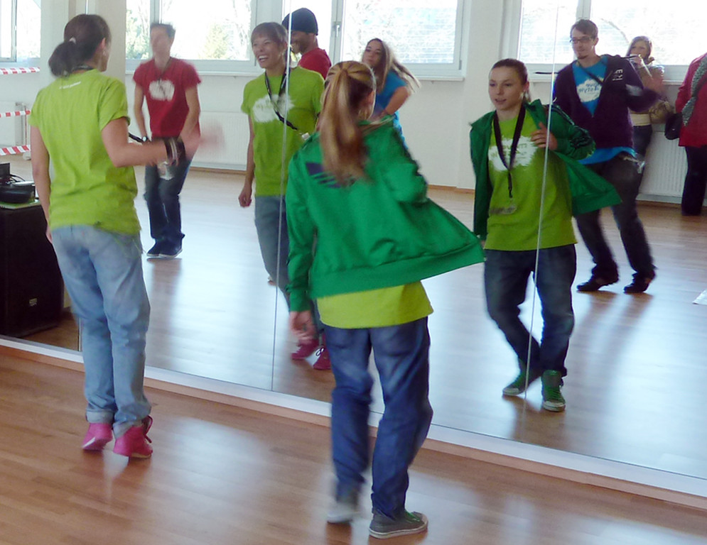Move17b_jpg-1332100601