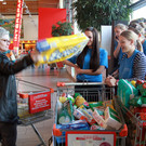 Gymnasium Rebbergasse sammelt für Tischlein deck dich