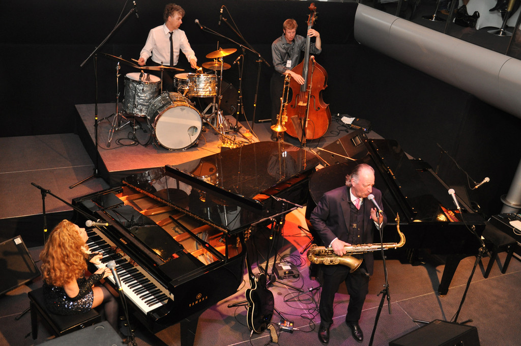 shakin2a_jpg-1332186301