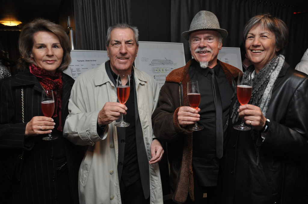 shakin7_jpg-1332186382