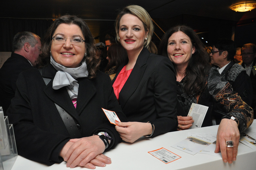 shakin8_jpg-1332186405