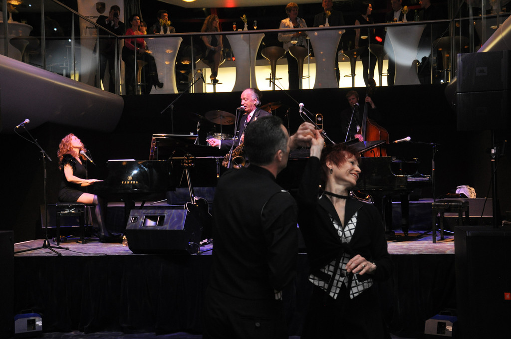 shakin11_jpg-1332186472