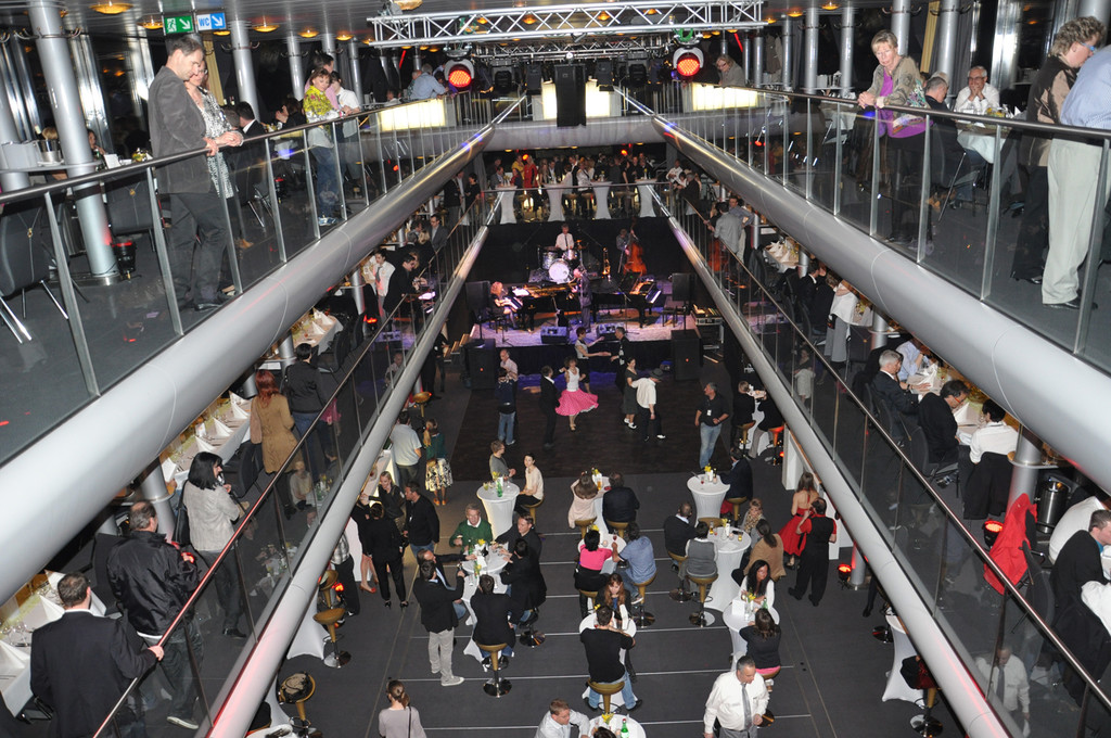 shakin15_jpg-1332186572