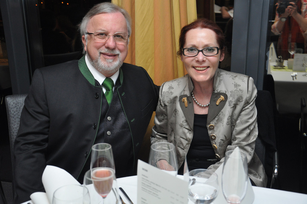 shakin16_jpg-1332186592