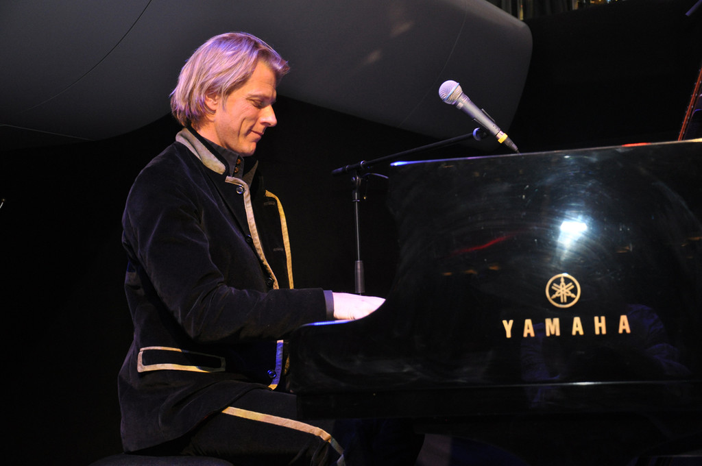 shakin23_jpg-1332186730