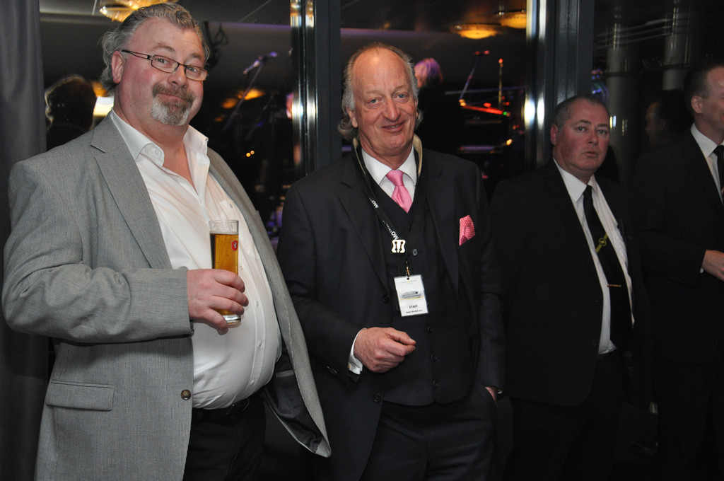 shakin24_jpg-1332186747