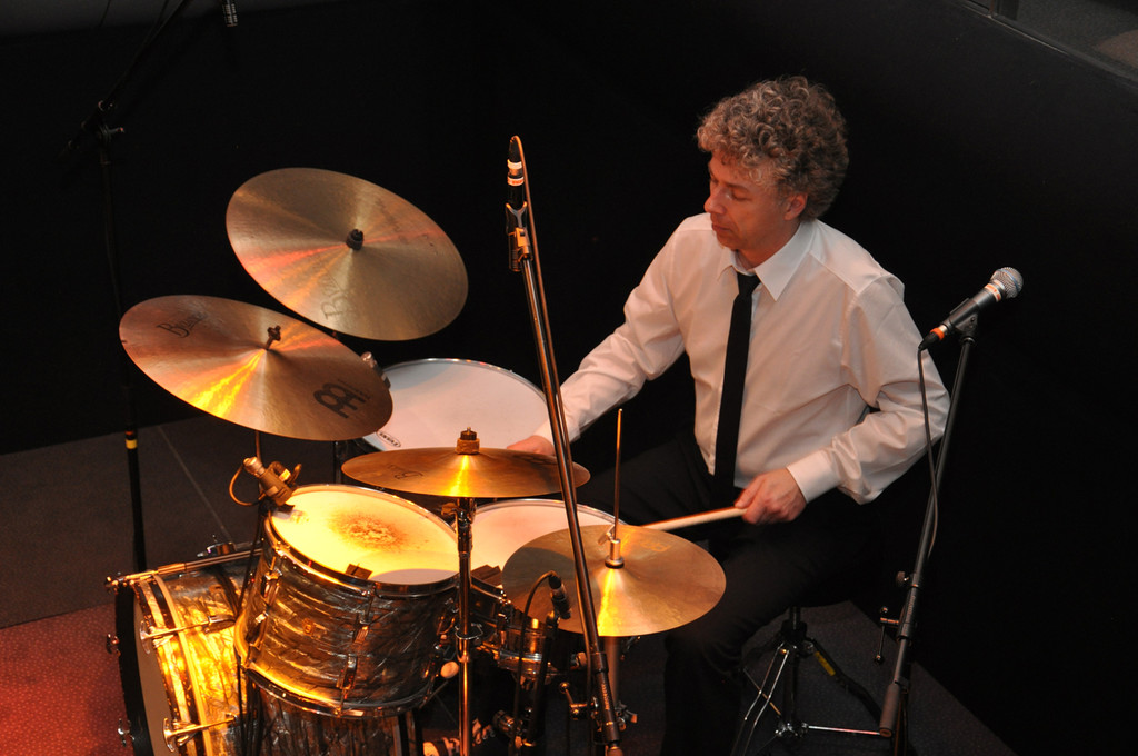 shakin28_jpg-1332186834