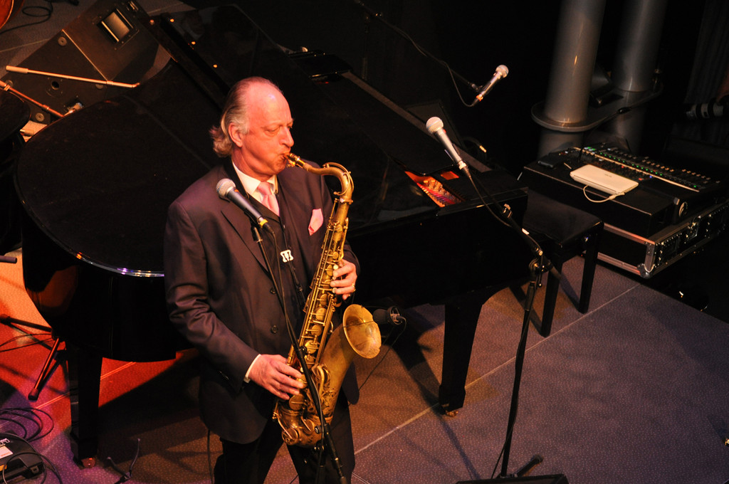 shakin30_jpg-1332186879