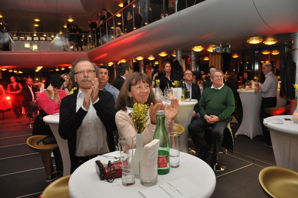 shakin37_jpg-1332186949