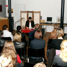 Reges Interesse in der Bibliothek bei der Lesung von Sebastian Kresser.