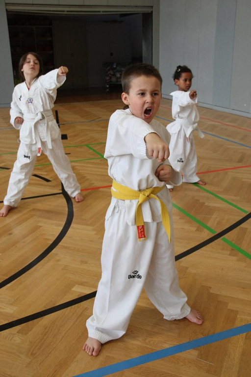 mini-Kinder_mit_Huber_Elias_vorne__JPG-1332703248