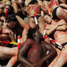Nackter Protest gegen die Stierhatz von Pamplona