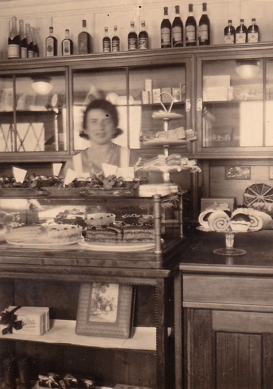 SCN_0044 Caf__ __lz_ Maria Salzmann_ um 1935.jpg