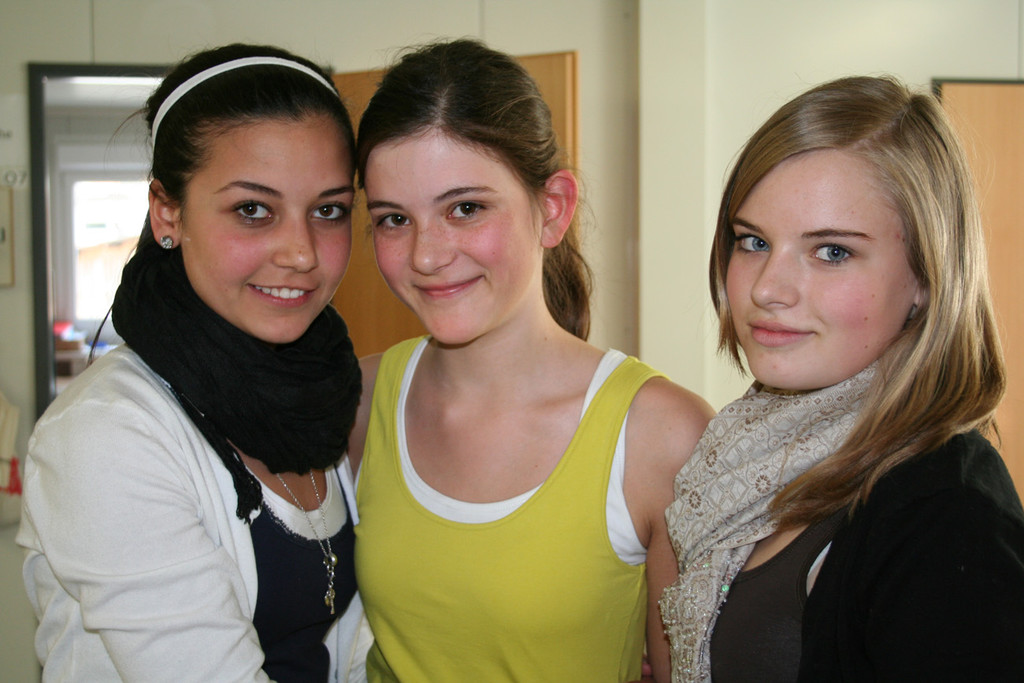 B__rs - Jenni_ Belinda_ Jassi_jpg-1333047606