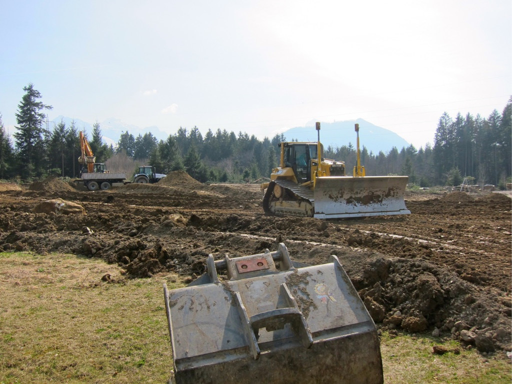 KOE_Sportplatz Erdbewegungen 7_jpg-1333099402