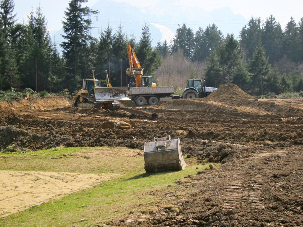 KOE_Sportplatz Erdbewegungen 10_jpg-1333099427