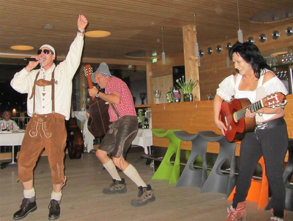 DJ __tzi mit Band _Large__jpg-1333306284