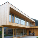 Einblick in ein Haus mit Ausblick