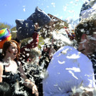 Pillow Fight Day: Tausende lieferten sich Kissenschlacht in New York