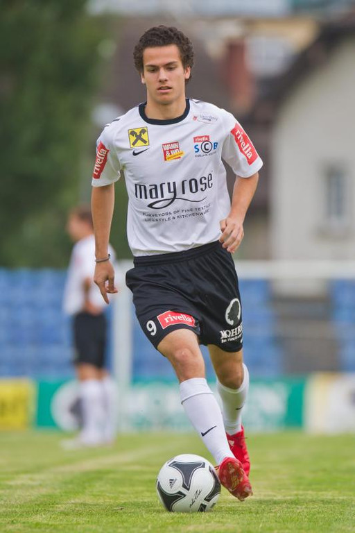 file60ubi17vfe11cuv3o9rk_jpg-1334003293