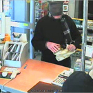 Überfall auf Post in Tisis: Fahndungsbilder